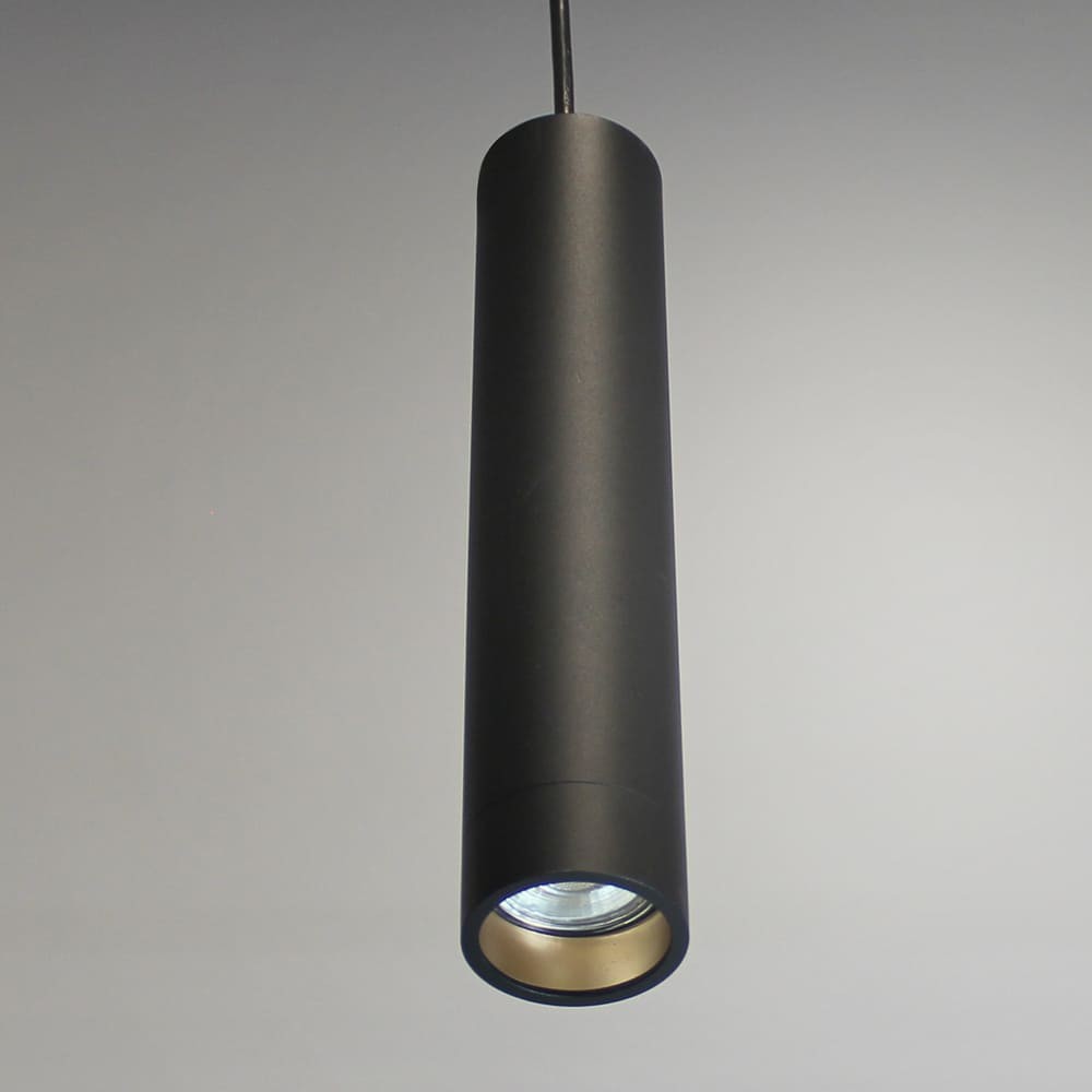 Lámpara Ari fabricada en Aluminio color Negro