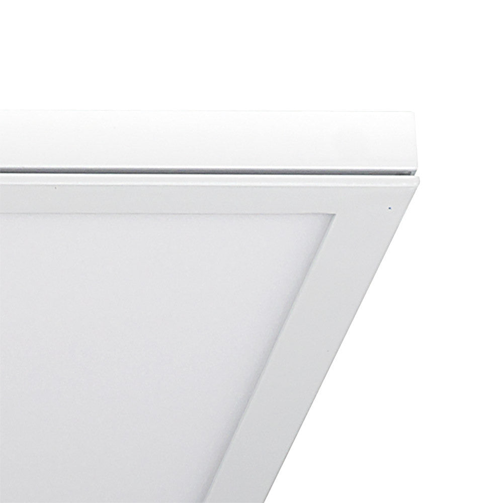 Panel LED con 3060 lúmenes, perfecto para iluminar espacios de trabajo con luz natural