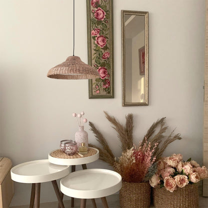 Lámpara colgante con pantalla de algas, ideal para salón estilo boho