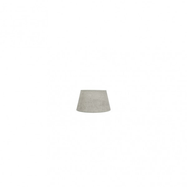 Pantalla Salma Pinza Cemento Gris 10x8x8 cm, diseño cónico abierto, ideal para iluminación interior. Fabrilamp en luzguru.com