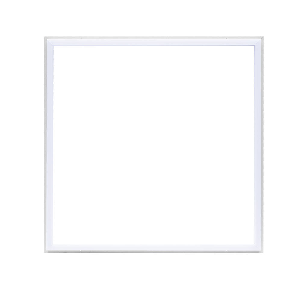 Luminaria LED empotrable con luz blanca fría, ideal para oficinas