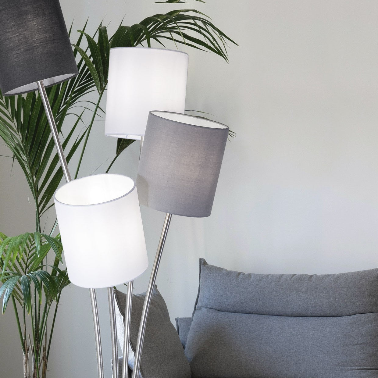 Pie de salón Sebastien AJP/Alemar (Ref. 10893): Medidas detalladas. Elegante diseño de 4 luces en níquel satinado. Envío rápido desde LuzGuru.
