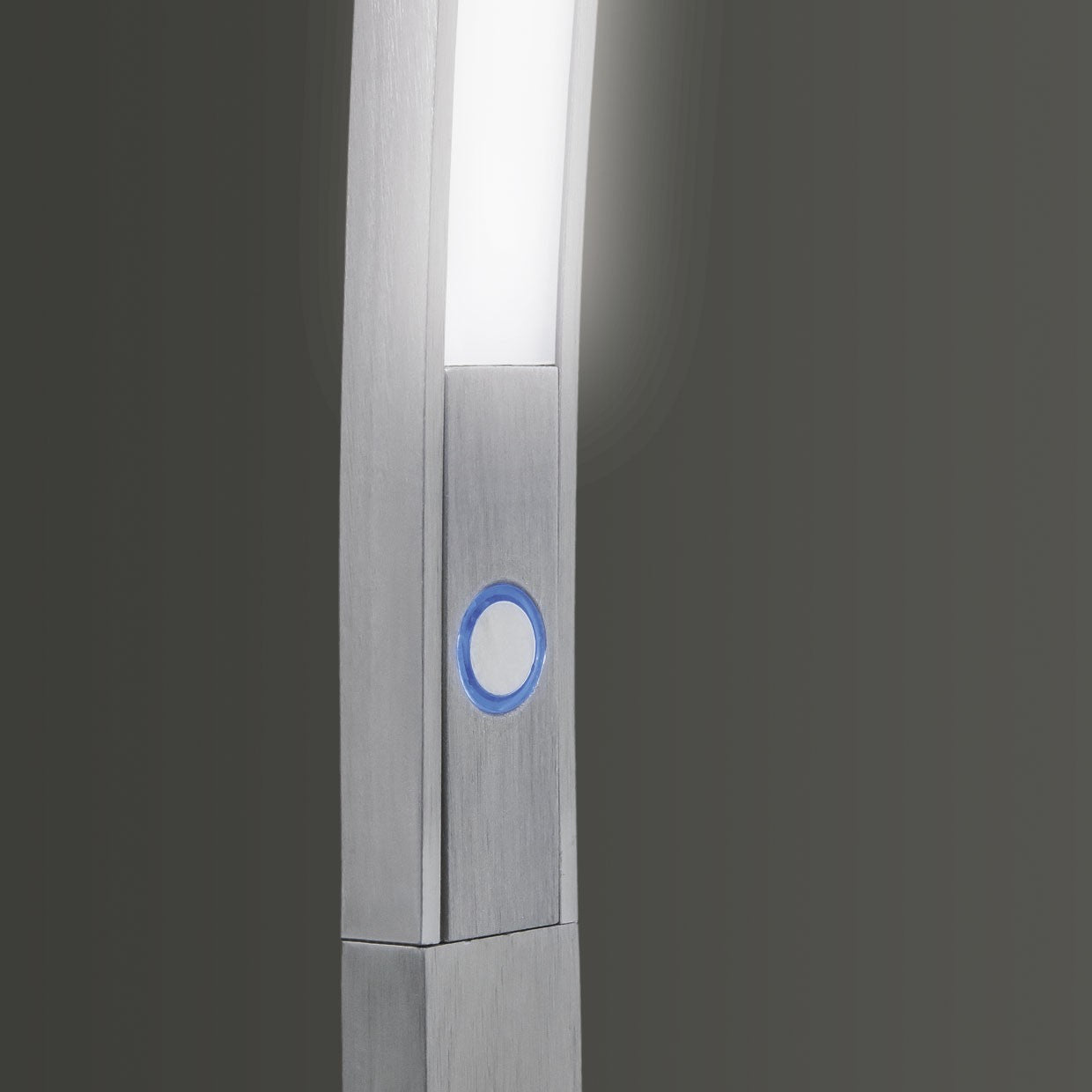 Lámpara pie salón LED AJP/Alemar Apolo (Ref. 10683): medidas detalladas.  Diseño elegante, 2000 lúmenes de luz neutra 4000K. Envío rápido desde luzguru.com
