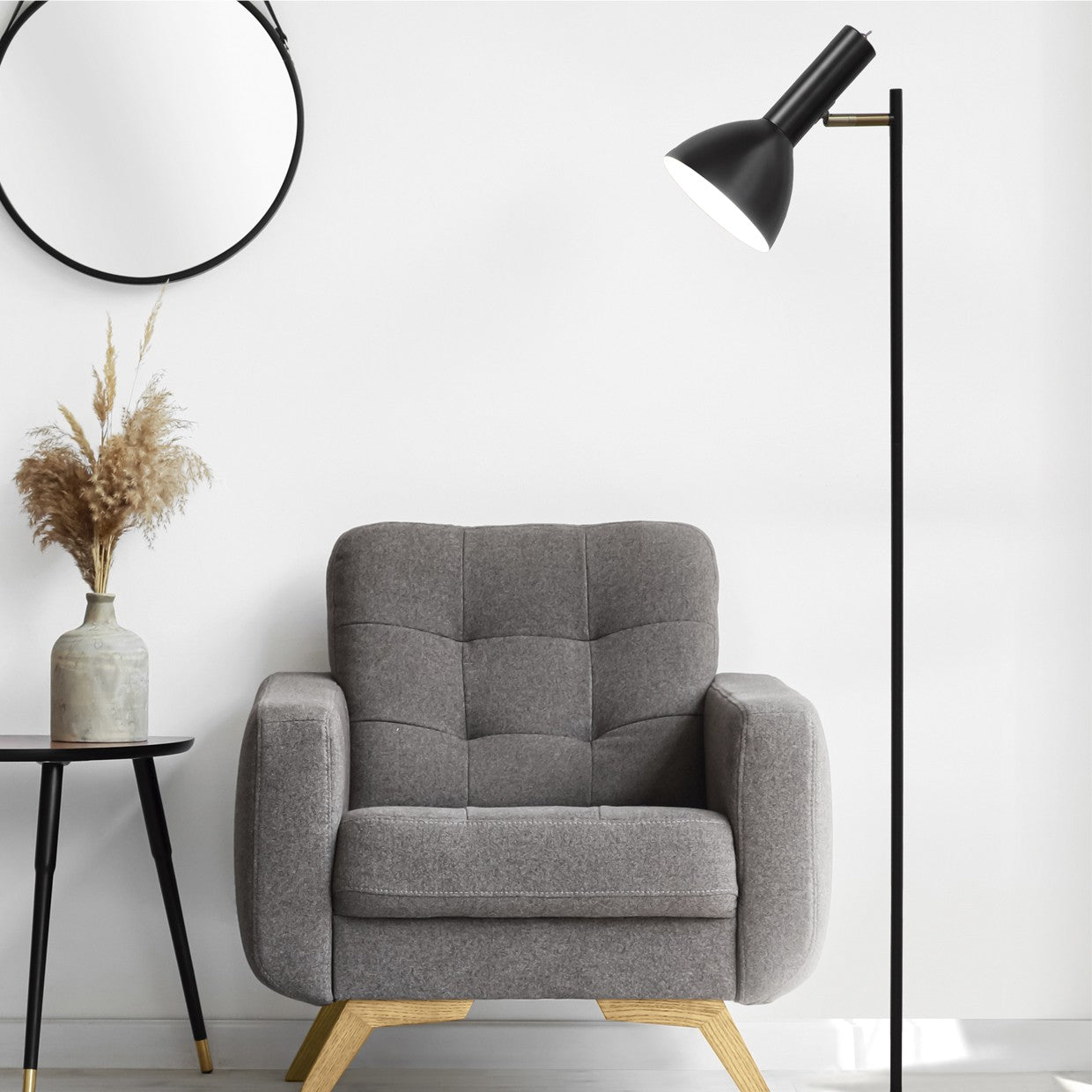 Pie de salón Lumiere Negro AJP/Alemar (Ref. 11165): medidas detalladas. Diseño moderno y orientable para una iluminación elegante en tu salón.  Compra ahora en luzguru.com
