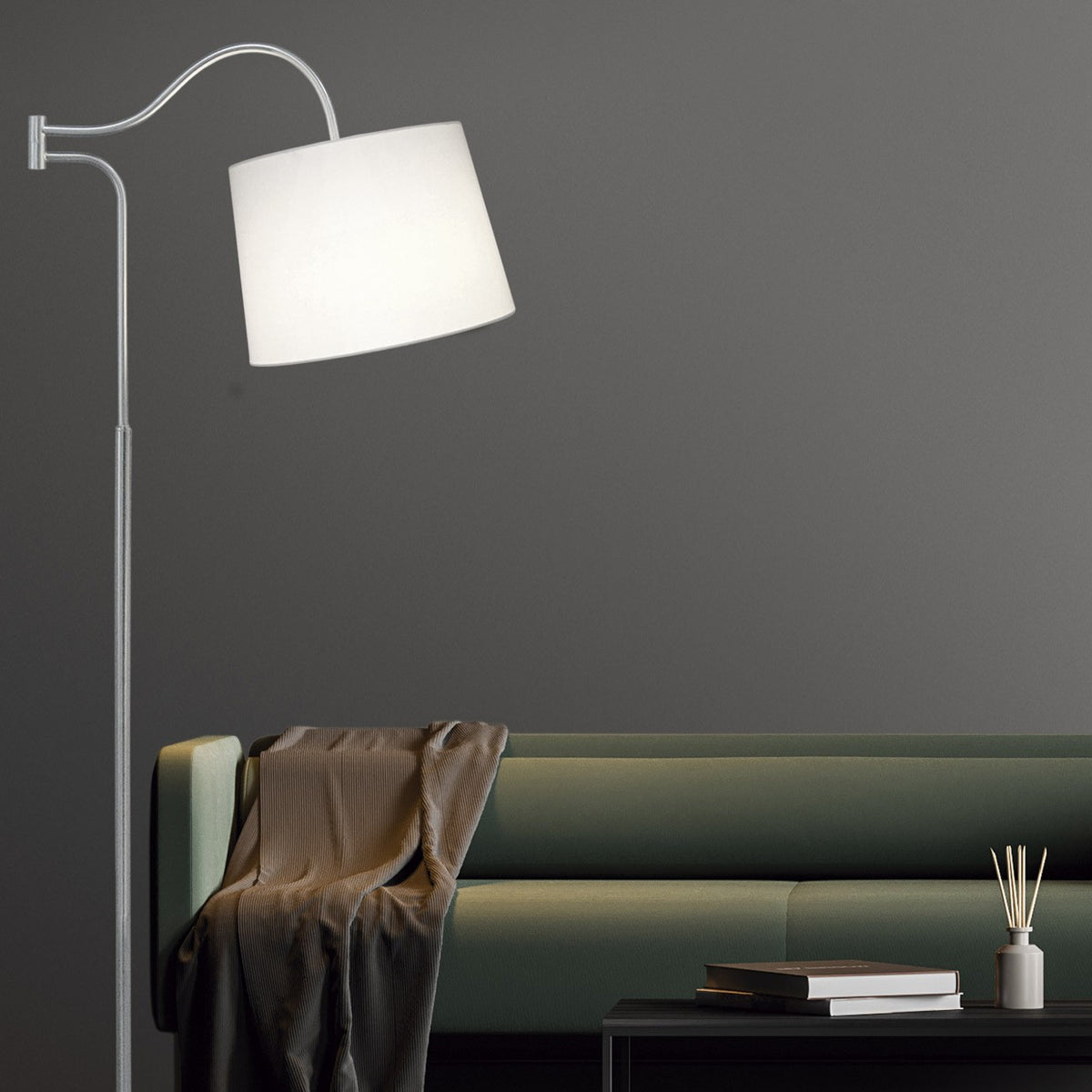 Lámpara de pie Sanluri AJP/Alemar 10990 - Medidas: [Insertar medidas aquí], níquel satinado. Iluminación elegante para salón. LuzGuru.
