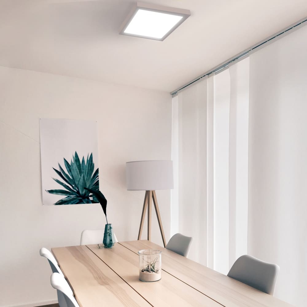 Plafón LED con 2450 lúmenes para iluminación eficiente