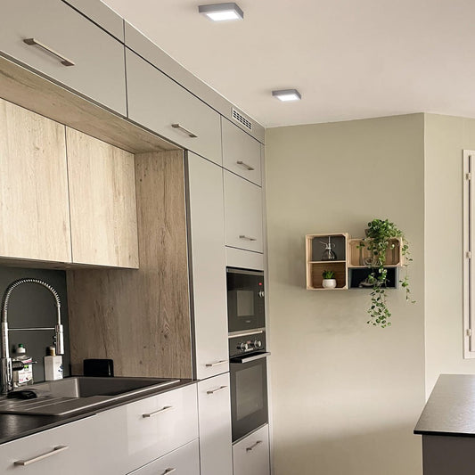 Plafón Know fabricado en Aluminio color Gris