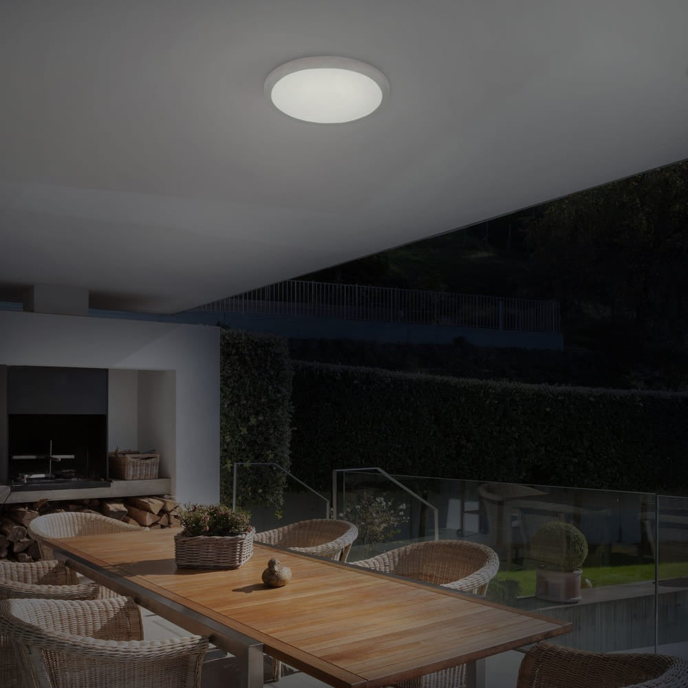 Luminaria de techo redonda ideal para iluminar el baño