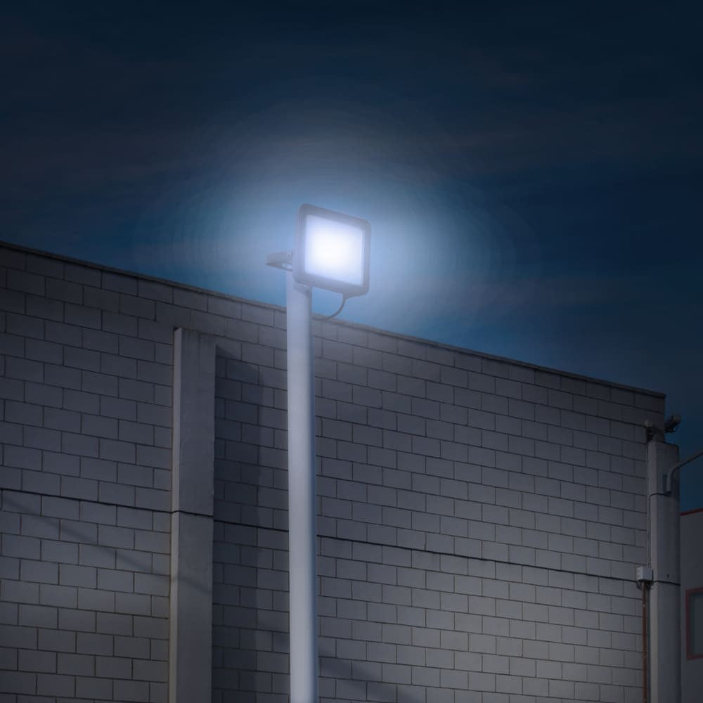 Iluminación potente y segura ideal para jardines