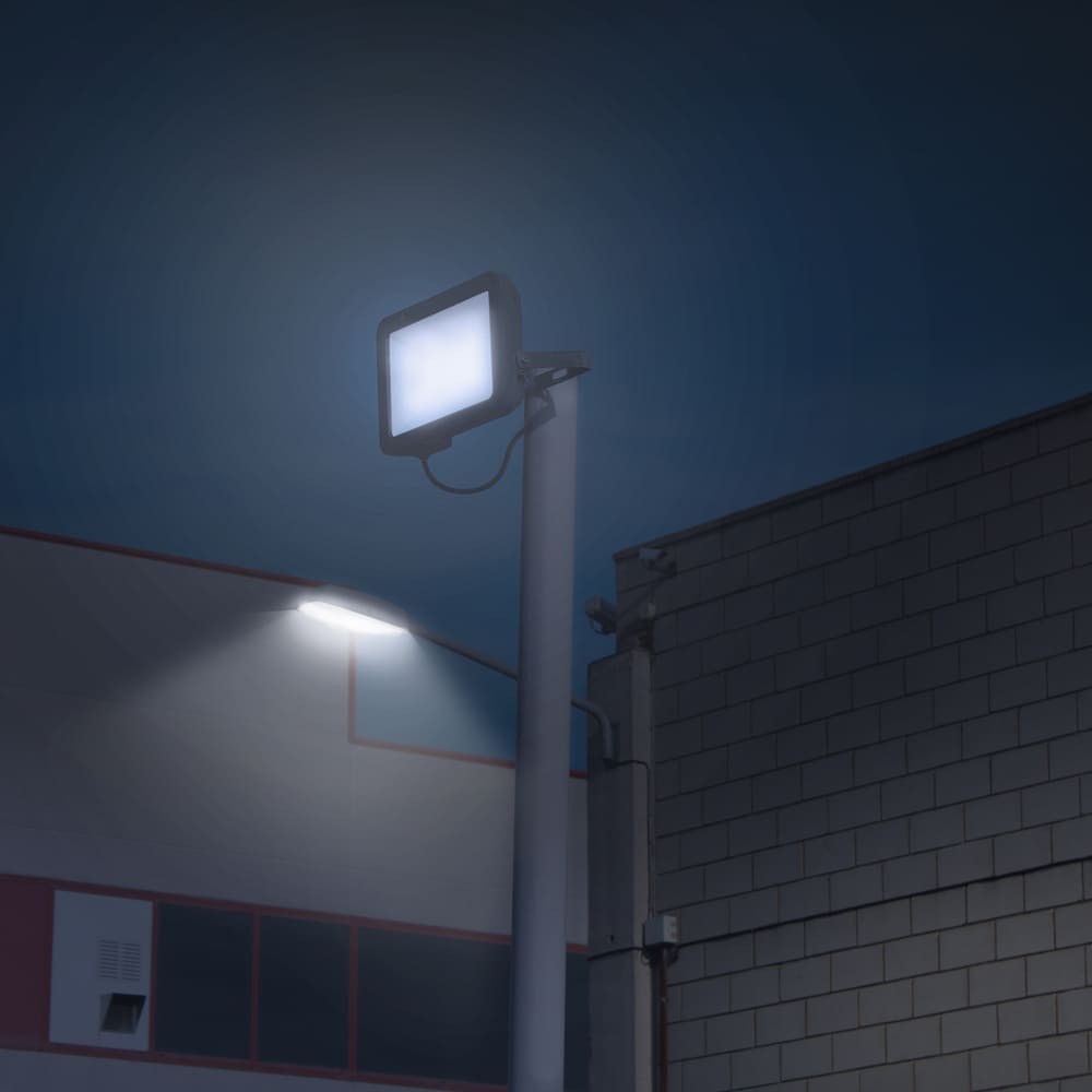Proyector LED IP65, resistente al agua, ideal para exteriores