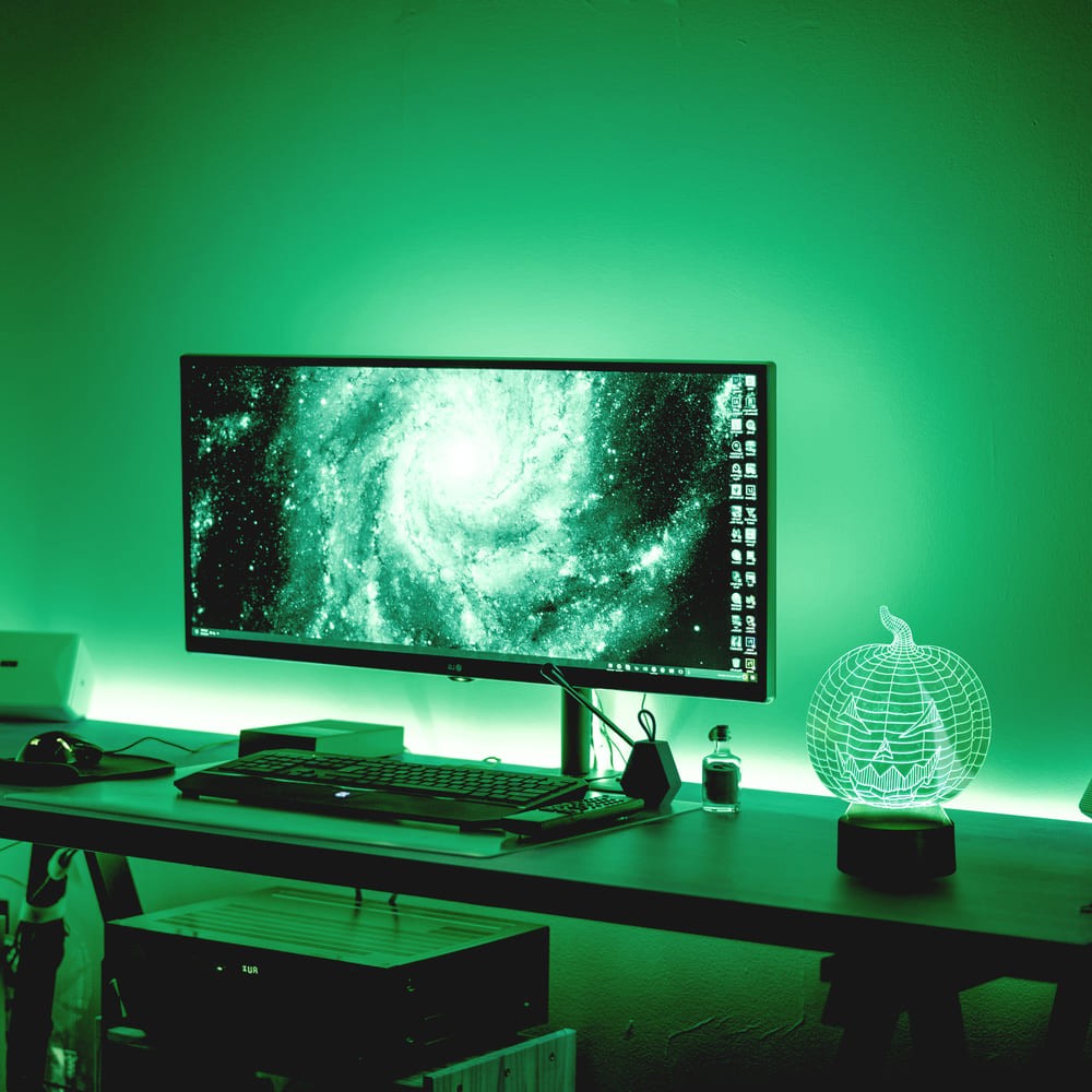 Lámpara de sobremesa con tecnología LED RGB y 7 colores