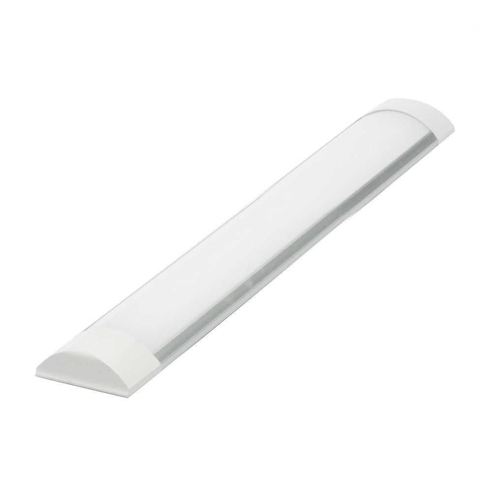 Regleta Sergin fabricada en aluminio color blanco, ideal para iluminación interior