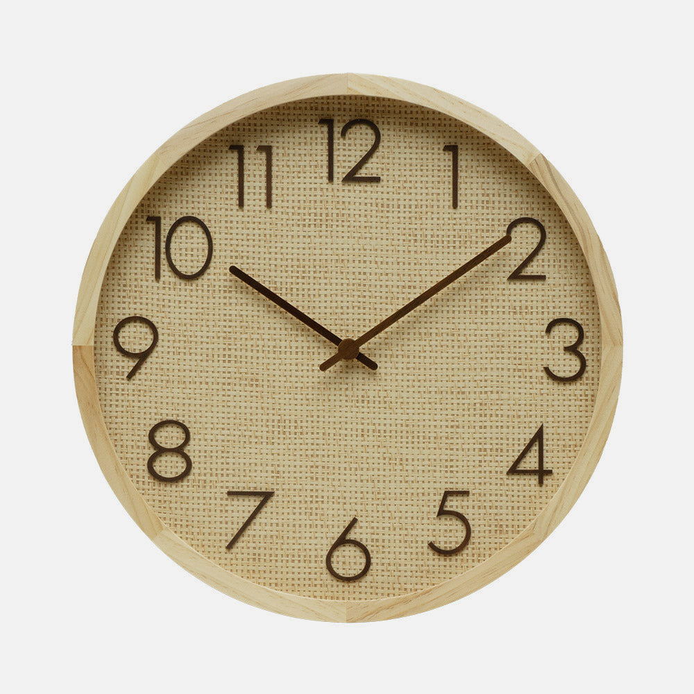 Reloj de pared con movimiento continuo, ideal para un ambiente silencioso