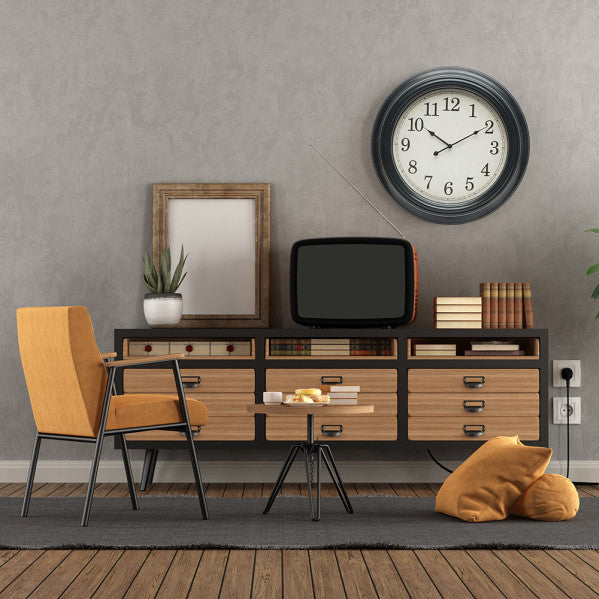 Reloj de pared Iniko negro/plata de 61cm, mostrando el mecanismo de cuarzo.