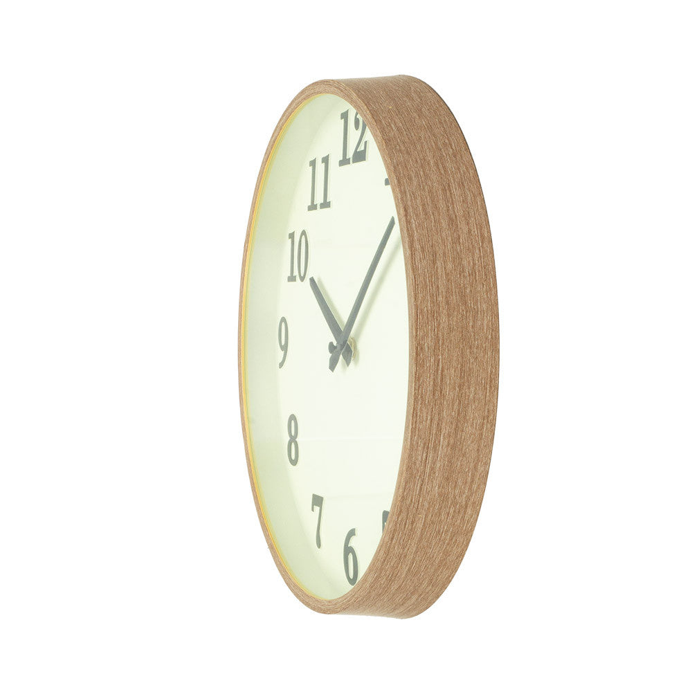 Reloj de pared Lisbon fabricado en cristal color vainilla y madera