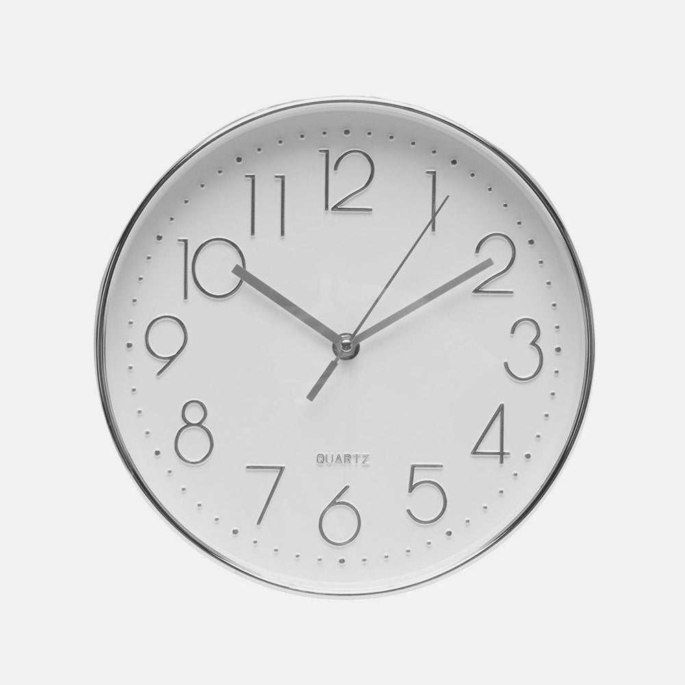 Elegante reloj plateado ideal para salón