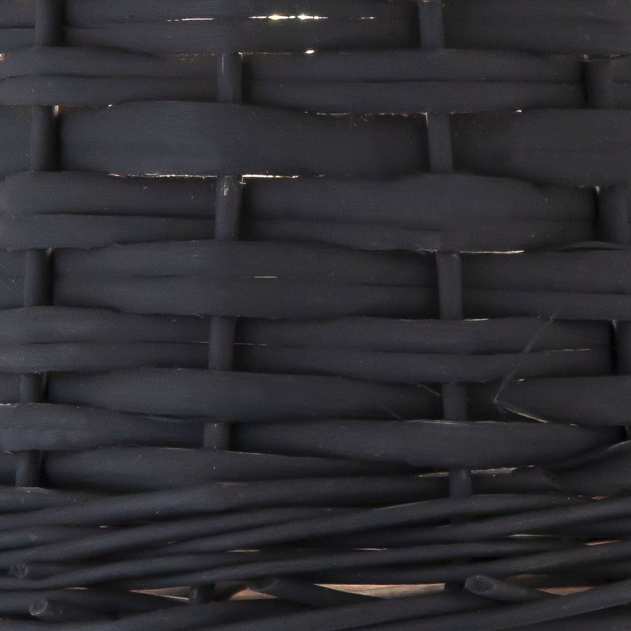 Lámpara sobremesa Alexia Negra AJP/Alemar (Ref. 60401): Dimensiones detalladas. Iluminación indirecta elegante con diseño en mimbre y metal.  Compra en luzguru.com
