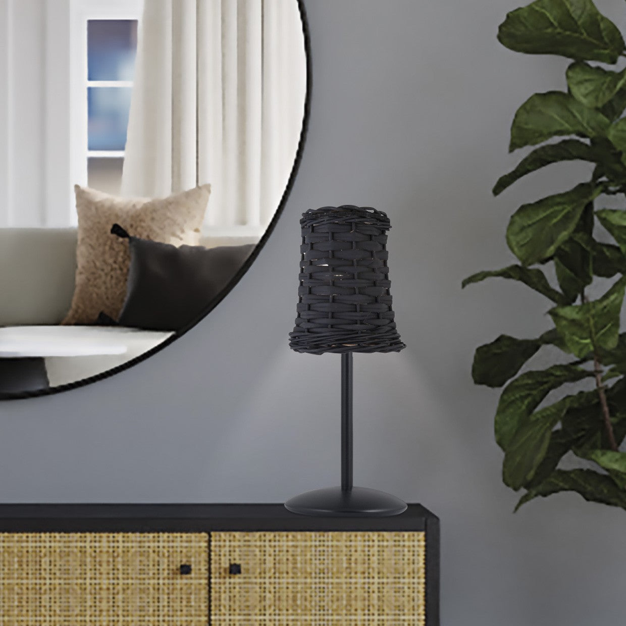 Lámpara sobremesa Alexia Negra AJP/Alemar (Ref. 60401) - Medidas detalladas. Iluminación elegante mimbre y metal. luzguru.com
