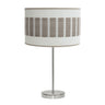 Sobremesa Alto Ivanna de Fabrilamp / Abrila en níquel con pantalla cilíndrica blanco y madera gris