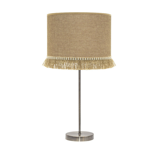 Lámpara sobremesa Sibila de Fabrilamp, fabricada en metal color cuero con pantalla de tela de saco-yute arena