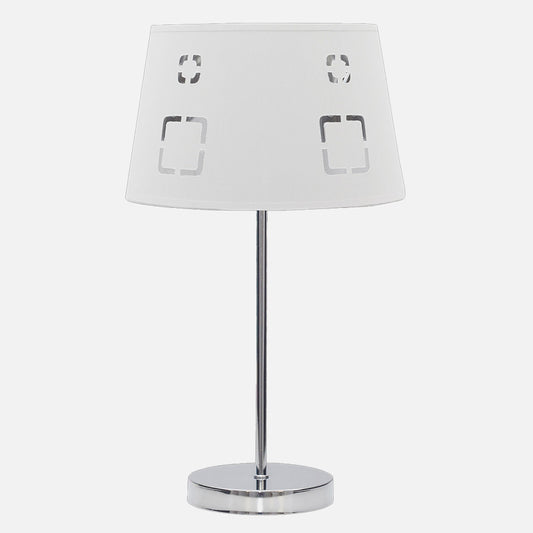 Sobremesa Celaya fabricada en metal y textil, color blanco. Lámpara de diseño Fabrilamp / Abrila.