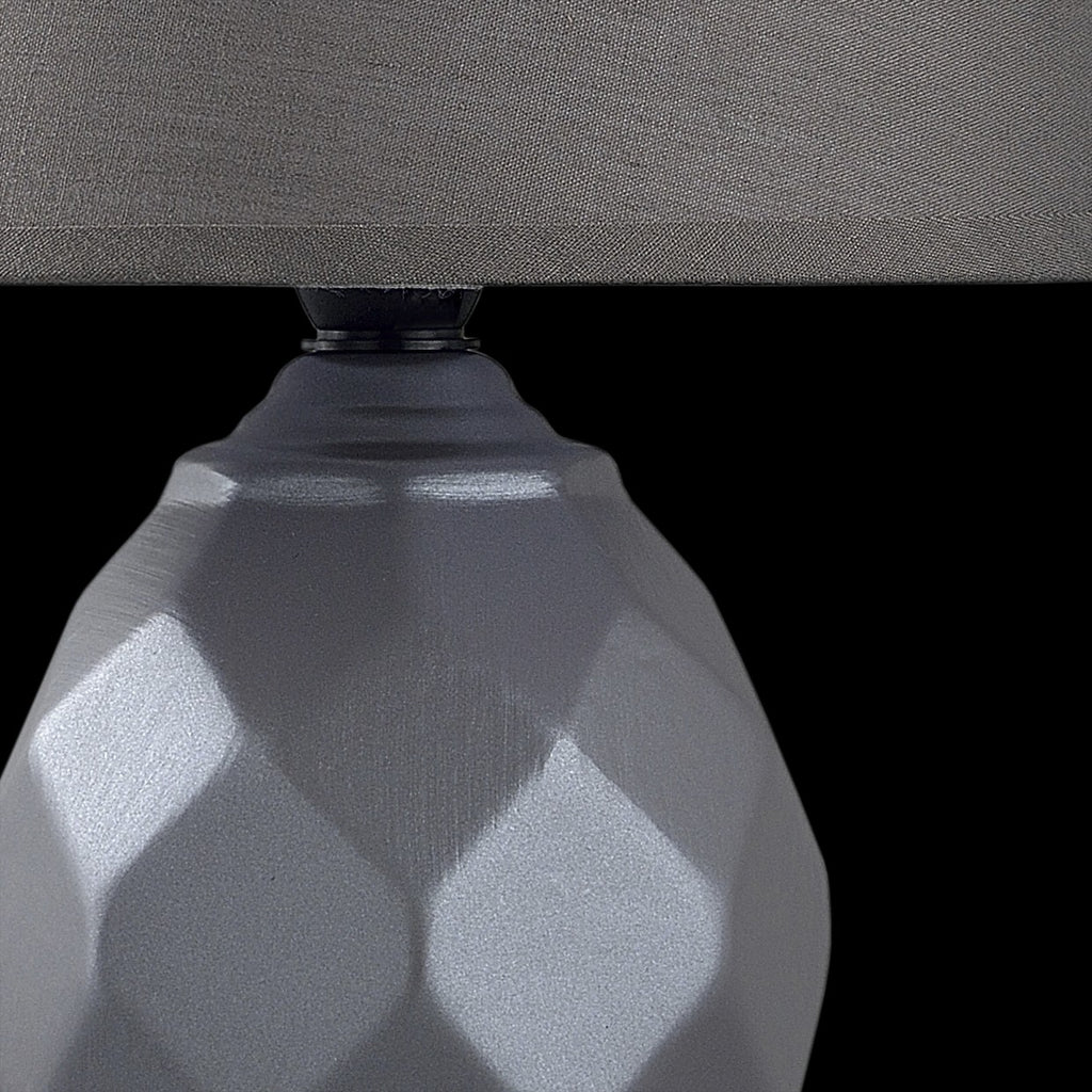 Sobremesa Cerámica Platón Marrón AJP/Alemar (Ref. 11367): Dimensiones detalladas.  Descubre su elegante diseño y disfruta de su durabilidad. LuzGuru.com
