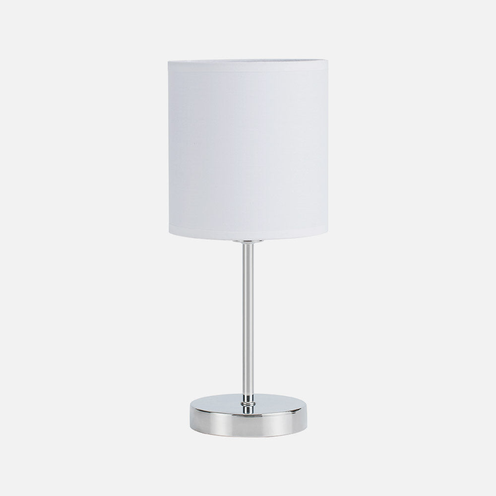 Lámpara Chanza fabricada en metal color cromo con pantalla textil blanca
