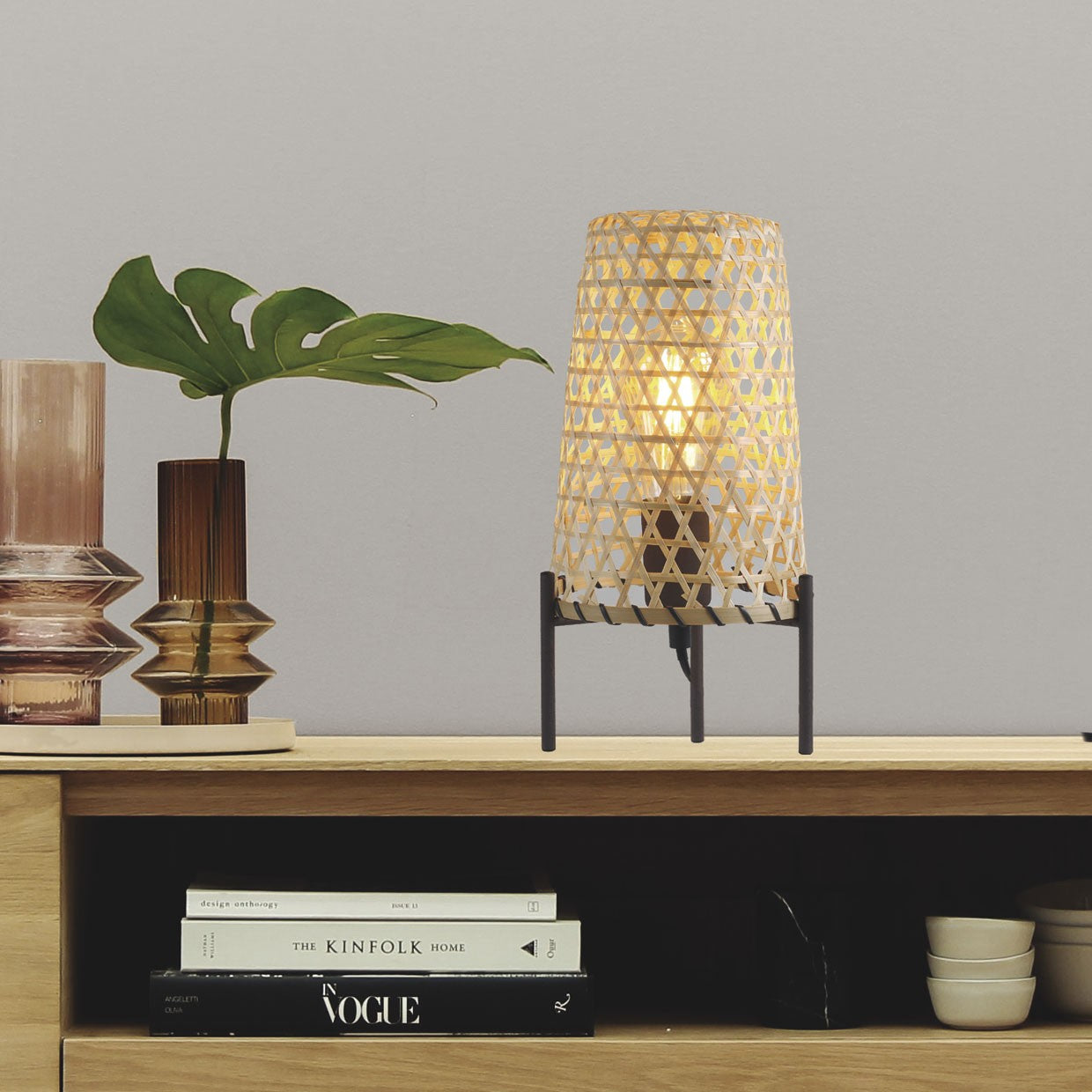 Sobremesa Lagoa Bambu Natural AJP/Alemar (Ref. 10747): Dimensiones detalladas. Ilumina tu hogar con estilo y sofisticación.  Luzguru.com
