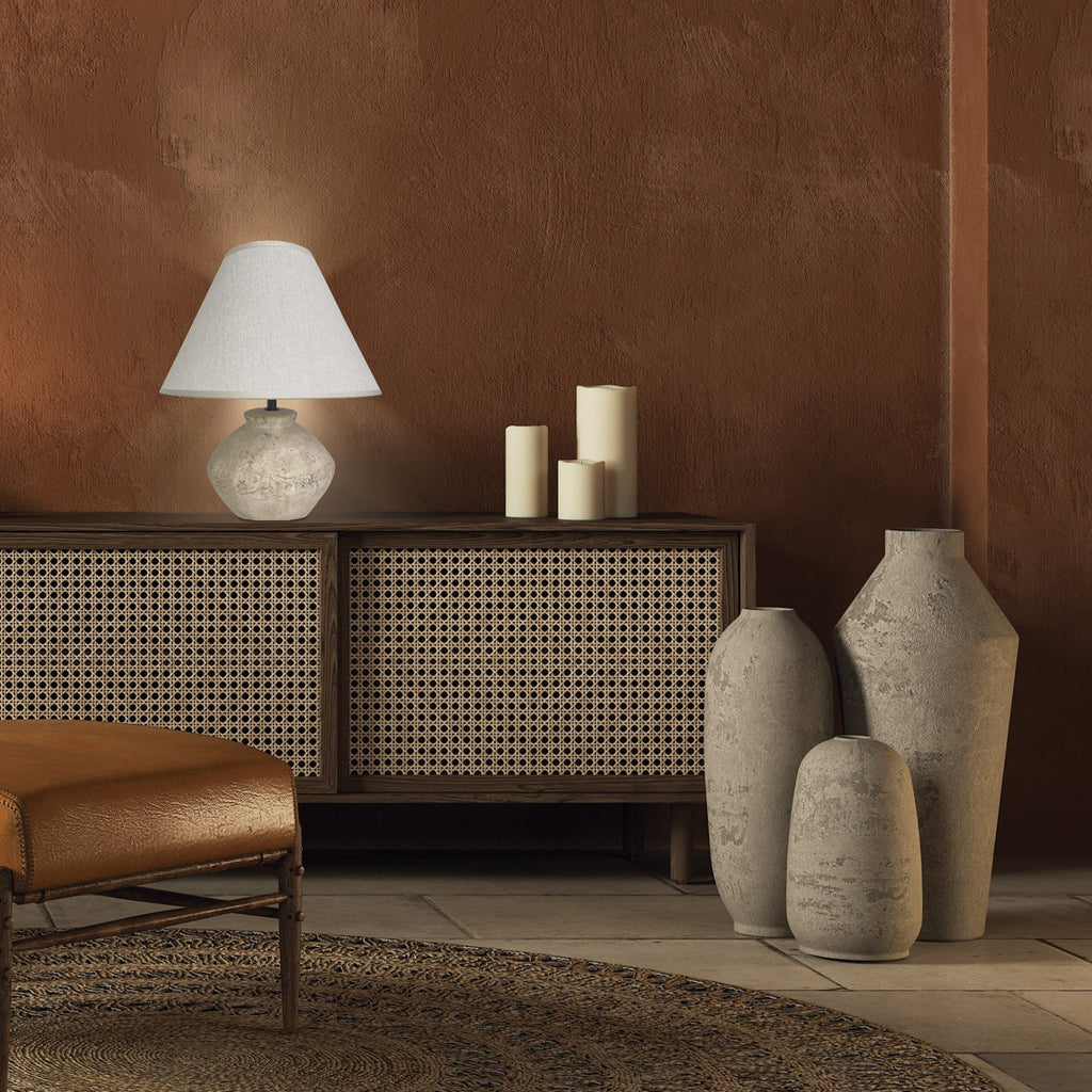 Sobremesa Larry Beige AJP/Alemar (Ref. 11651) - Medidas: [Insertar medidas aquí] - Iluminación elegante para el hogar - luzguru.com
