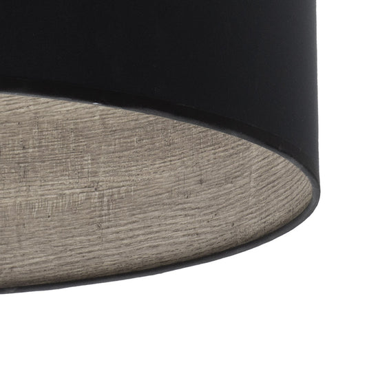 Lámpara sobremesa Fabrilamp Tania fabricada en metal negro con pantalla textil color negro y madera gris