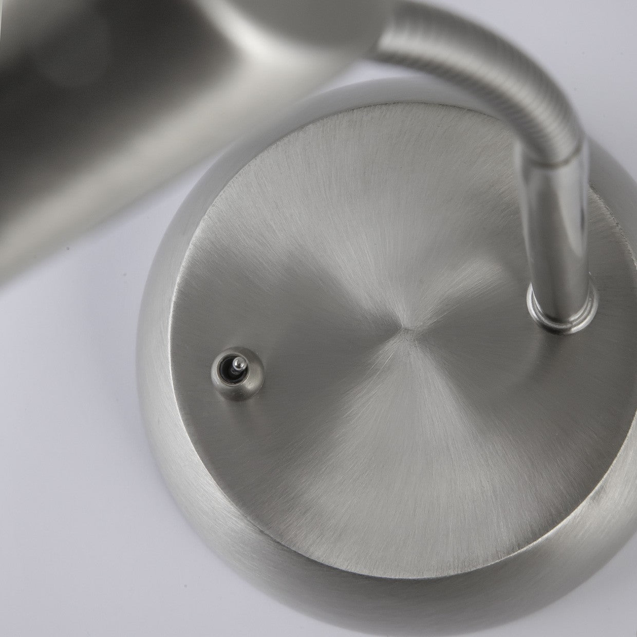 Sobremesa Tenor AJP/Alemar 10920: medidas detalladas.  Elegante diseño en níquel satinado, interruptor ON/OFF integrado. Envío rápido y garantía AJP/Alemar.  Compra en LuzGuru.
