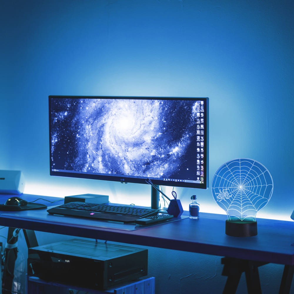 Lámpara de sobremesa con tecnología LED RGB y 7 colores