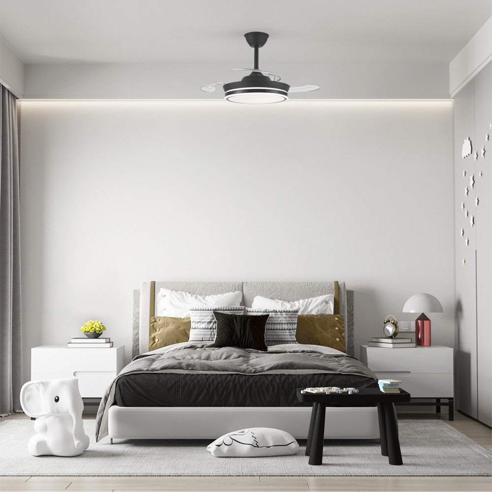 Ventilador fabricado en acero color negro con aspas de PC