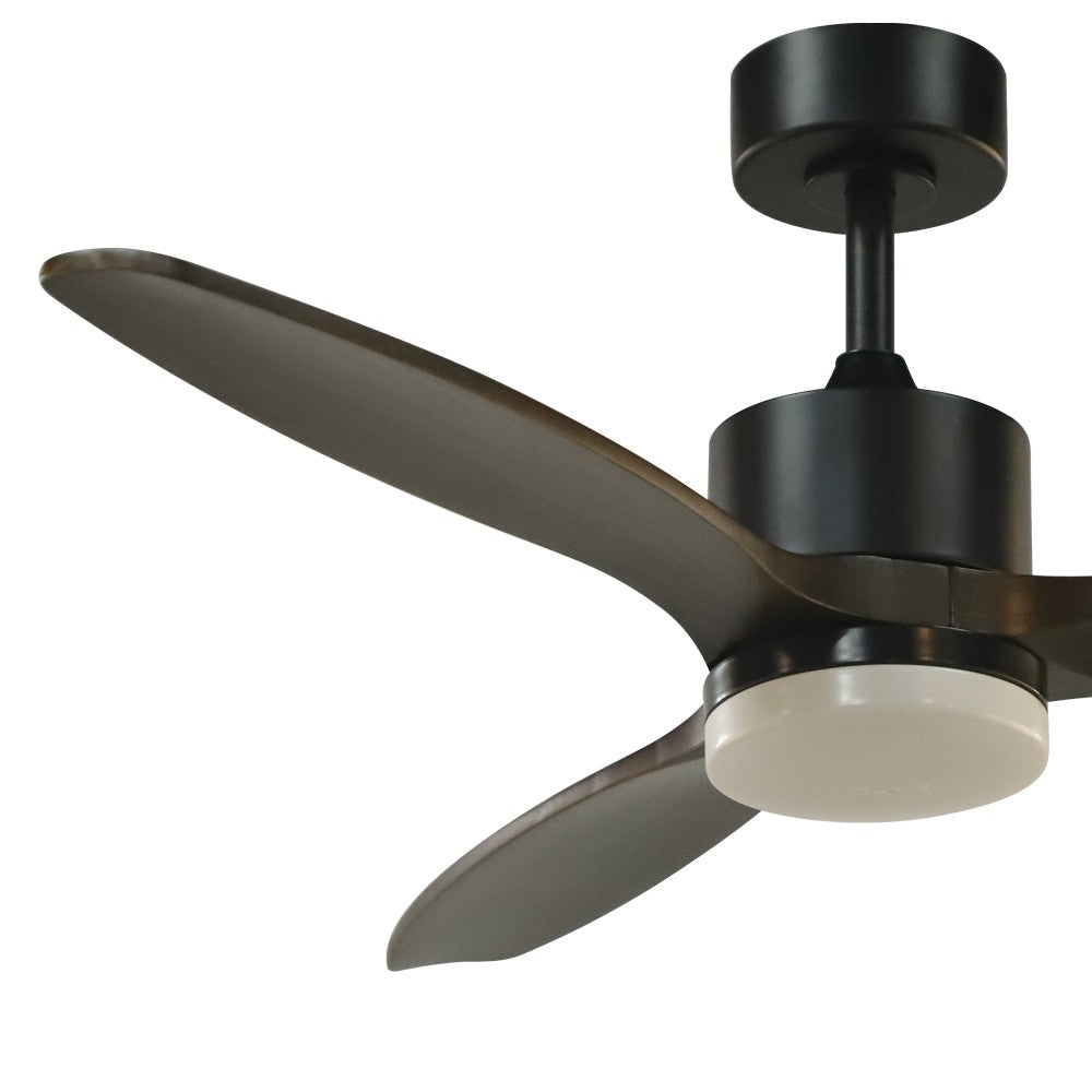 Terre fabricado en Acero color Negro con palas de Madera Natural