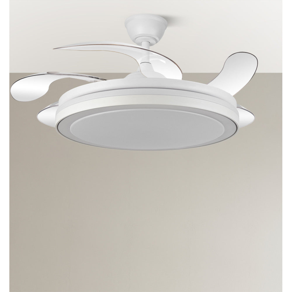 Elegante ventilador blanco ideal para el salón