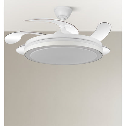 Elegante ventilador blanco ideal para el salón