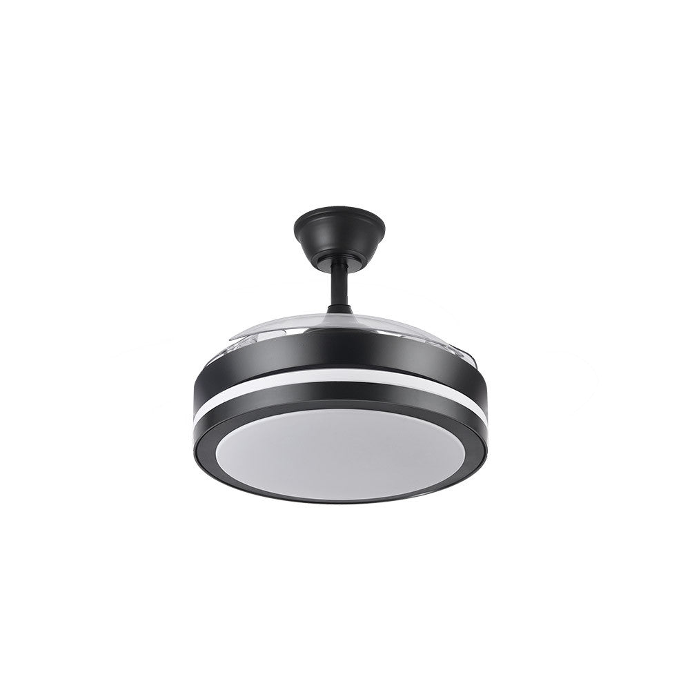 Ventilador Esparta fabricado en metal color negro con aspas de policarbonato