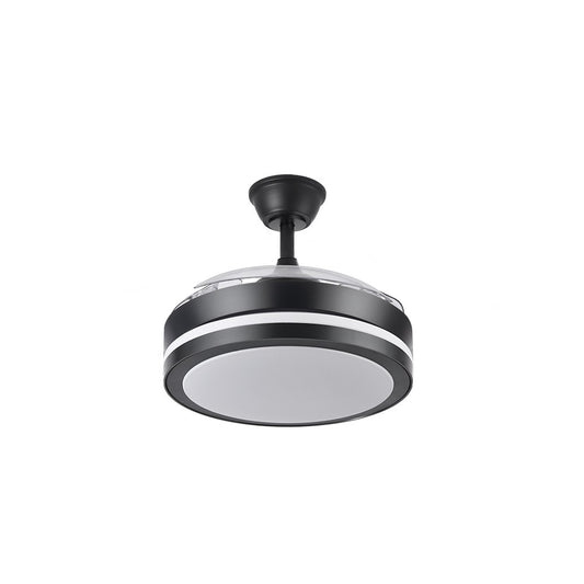 Ventilador Esparta fabricado en metal color negro con aspas de policarbonato