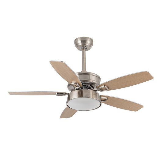 Ventilador BRAW fabricado en metal níquel con aspas de MDF color haya y placa de cristal transparente