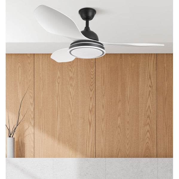 Ventilador de Techo con Luz LED Datoo 122 cm Negro y Aspas Blancas Fabrilamp encendida con proyección de luz y ambiente | LuzGurú
