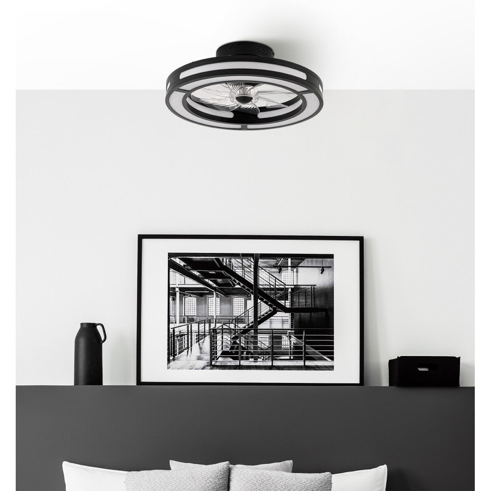 Ventilador techo Kastoria fabricado en metal y policarbonato color negro con aspas transparentes ABS