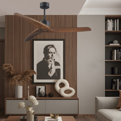 Ventilador Cancun Negro/Madera en un ambiente interior, ilustrando su integración estética y su función reversible para uso en verano e invierno.