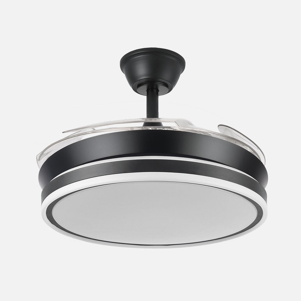 Ventilador Bayomo fabricado en metal color negro y aspas de ABS transparente