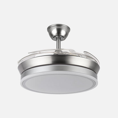 Ventilador Bayomo fabricado en metal color níquel con aspas de ABS transparente