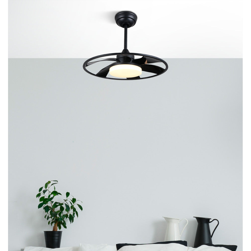 Ventilador techo fabricado en metal negro con aspas ABS y policarbonato, color principal negro