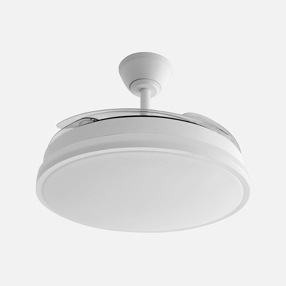 Ventilador Guerrero fabricado en metal blanco con aspas de ABS