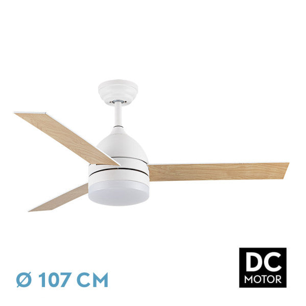 Ventilador Legio DC 26W Blanco/Haya de Fabrilamp, vista frontal.