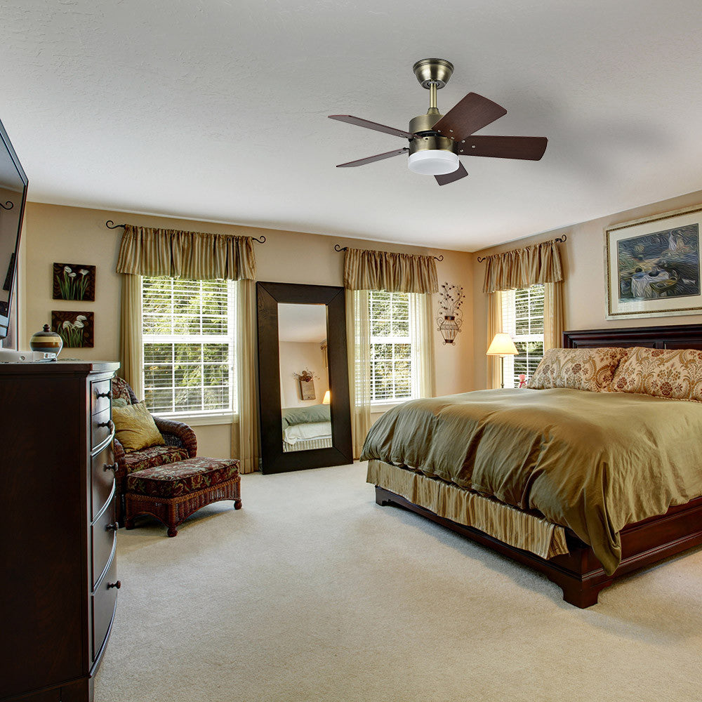 Elegante ventilador de techo color cuero ideal para salón