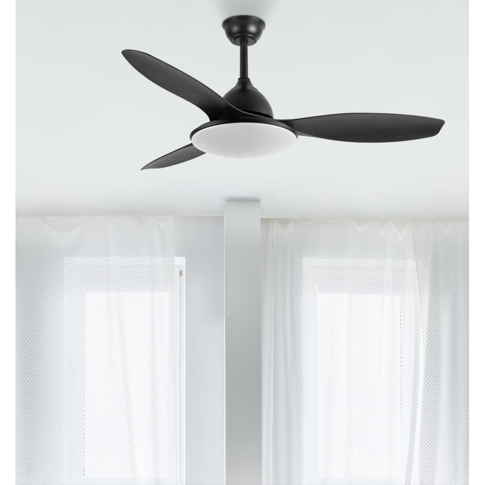 Ventilador Yael fabricado en metal y ABS color negro, ideal para interiores