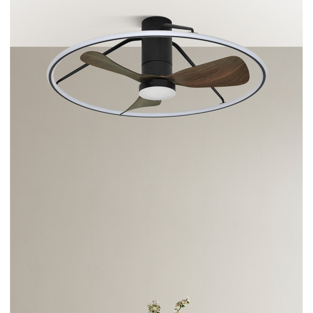 Elegante ventilador negro y marrón ideal para el salón